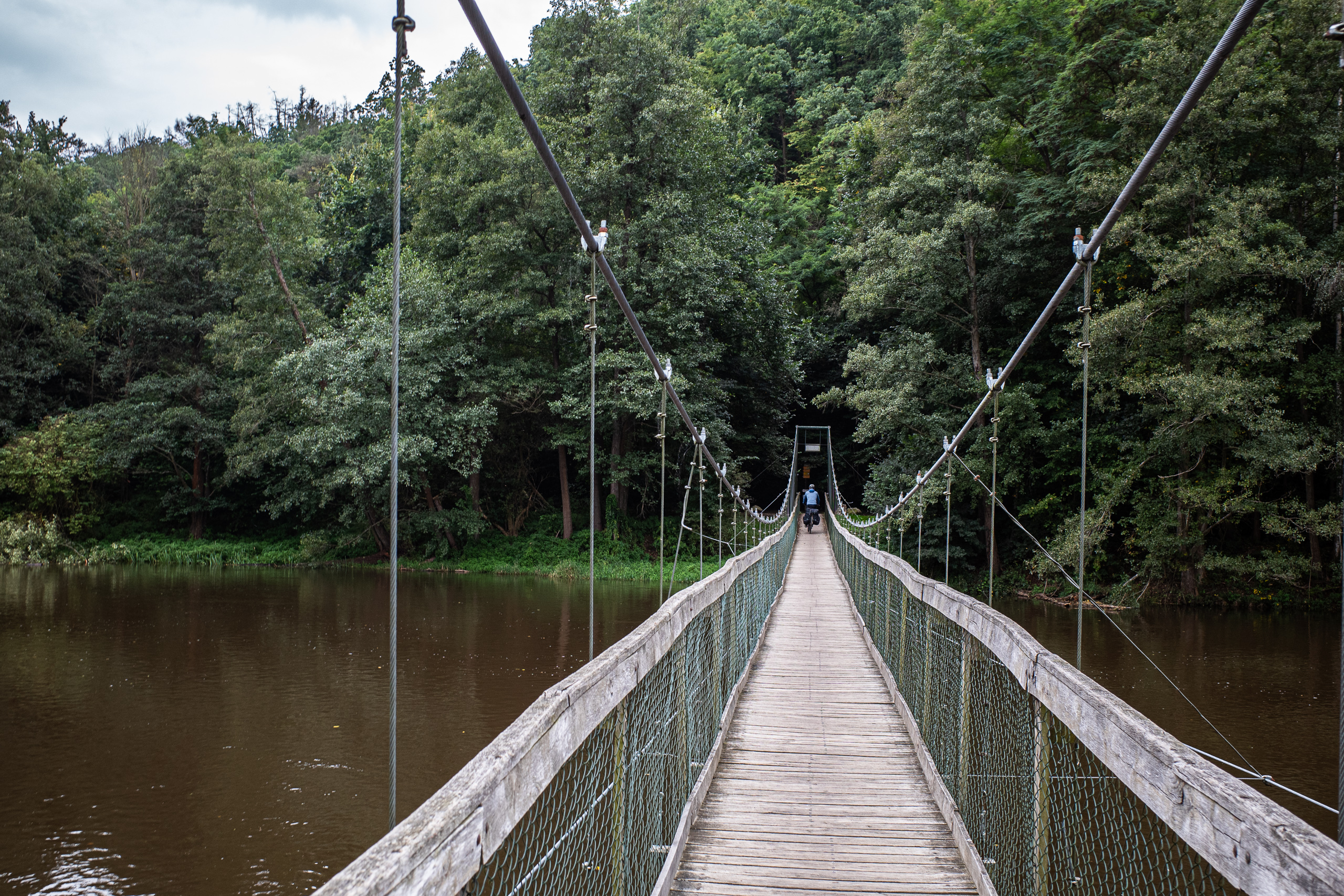 Zum vierten Mal über die Thaya – diesmal auf der schmalen Hängebrücke